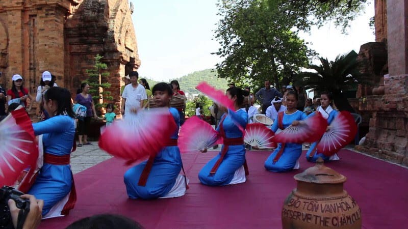 Dancing At Po Nagar Temples 1 Orig