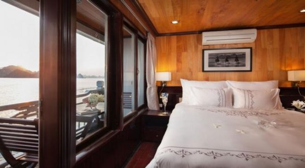 Halong Bay Queen Bed Balcony 2 600 X 332